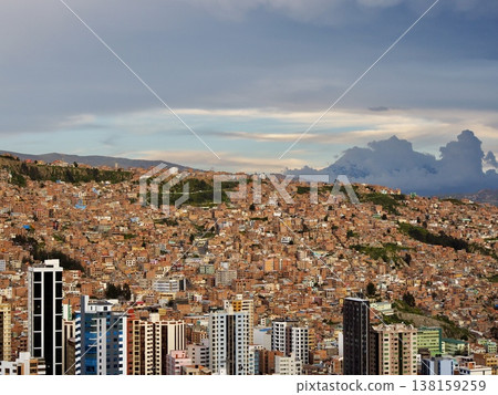 玻利維亞首都拉巴斯的街景 138159259