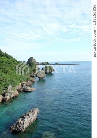 Large rocks lined up 138159859