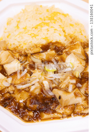 美味的麻婆豆腐炒飯午餐 138160041