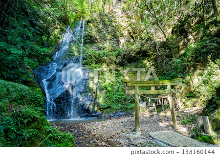 The torii gate and waterfall of Hayakitsuhime Shrine (Saito City) The torii gate and waterfall of Hayakitsuhime Shrine (Saito City) 138160144