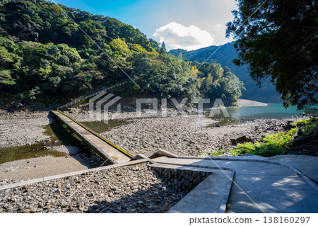 A submersible bridge leading to Hayakawa Shrine (Saito City) A submersible bridge leading to Hayakawa Shrine (Saito City) 138160297
