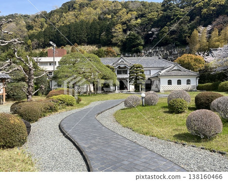 The schoolyard of Iwashina School, the oldest school in Izu. 138160466