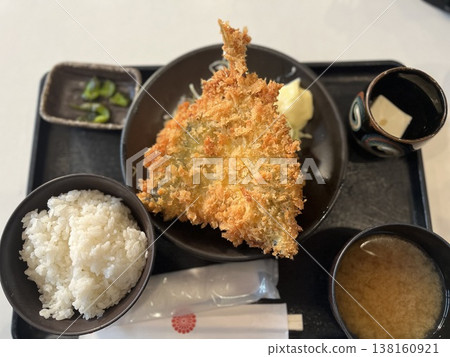 美味的炸竹莢魚套餐 美味的炸竹莢魚套餐 138160921