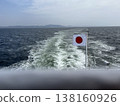 從船上眺望東京灣，日本國旗在風中飄揚。 138160926