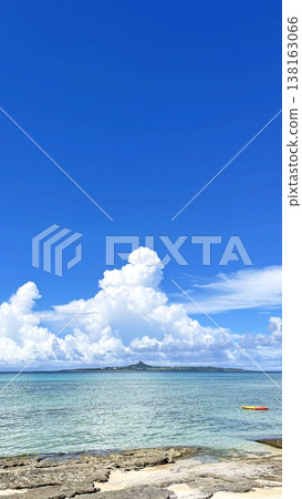 Ie Island and cumulonimbus clouds viewed from the rocky shore of Bisezaki, Motobu Town, Okinawa Prefecture Ie Island and cumulonimbus clouds viewed from the rocky shore of Bisezaki, Motobu Town, Okinawa Prefecture 138163066