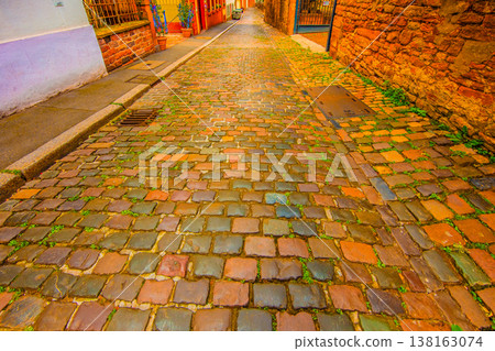 cobblestone pavement 138163074