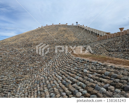 Goshikizuka Kofun (a keyhole-shaped burial mound in Hyogo Prefecture) 138163243