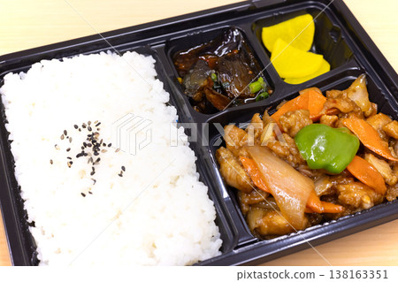 Delicious Chinese bento box with stir-fried chicken and vegetables Delicious Chinese bento box with stir-fried chicken and vegetables 138163351