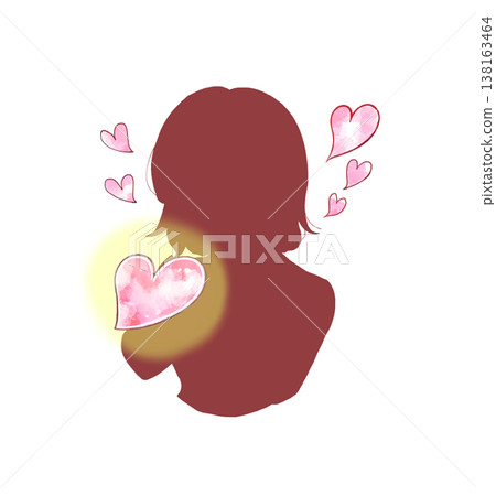 一位手捧愛心的女子剪影 一位手捧愛心的女子剪影 138163464