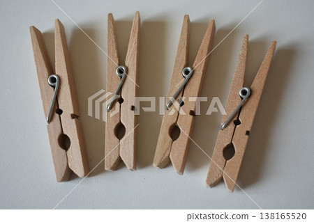 Wood pinch Wood pinch 138165520