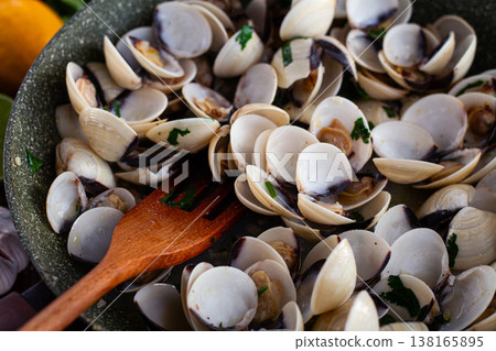 cooking, vongole clams, in a pan with spices and white wine, top view, no people, 138165895