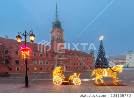 Christmas tree and illuminated carriage in Castle Square at dawn in Warsaw, Poland Christmas tree and illuminated carriage in Castle Square at dawn in Warsaw, Poland 138166770
