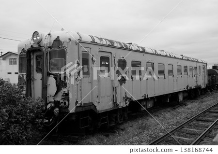 一輛 KiHa 22 型柴油動車組停在津輕五所川原站。 138168744