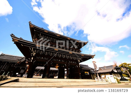 Higashi Honganji Temple, Goei-do Gate (Important Cultural Property), Kyoto Prefecture, Tokoha-cho, Shimogyo Ward, Kyoto City, February 2022 Higashi Honganji Temple, Goei-do Gate (Important Cultural Property), Kyoto Prefecture, Tokoha-cho, Shimogyo Ward, Kyoto City, February 2022 138169729