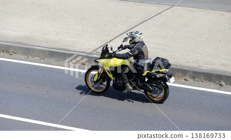 騎士和摩托車 138169733