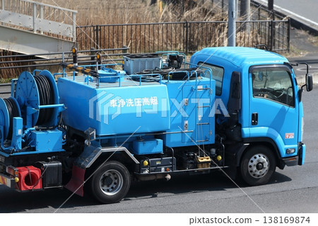 Ultra high pressure washing vehicle Ultra high pressure washing vehicle 138169874
