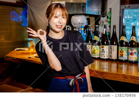 Female part-time worker at an izakaya (Japanese pub). 138170956