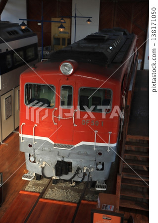 The JNR DF50 diesel locomotive was the first diesel locomotive used on main lines in Japan and operated throughout the country. 138171050