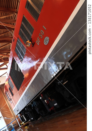 JNR DF50 型柴油機車是日本第一台在幹線上使用的柴油機車,並在全國範圍內運行。 JNR DF50 型柴油機車是日本第一台在幹線上使用的柴油機車,並在全國範圍內運行。 138171052