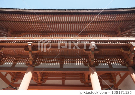 The details of traditional Japanese architecture, with its beautiful vermilion pillars and roof structure. 138171125