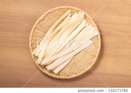 [Gunma Prefecture] Wide udon noodles for Okkirikomi (a type of udon noodle) 138171760