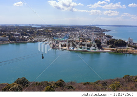 A view overlooking Lake Hamana, Kanzanji Temple, and Mount Okusa (Hamamatsu City, Shizuoka Prefecture) 138172565