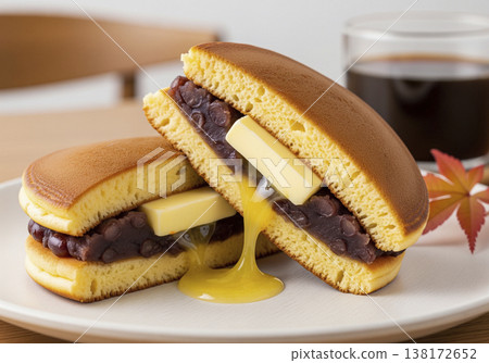 安安奶油銅鑼燒：蓬鬆的煎餅，裡麵包裹著厚厚的奶油片和甜紅豆泥。 138172652