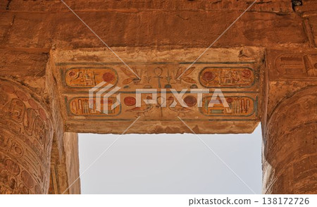 卡納克神殿（埃及盧克索）石樑上殘留的彩繪象形文字 138172726