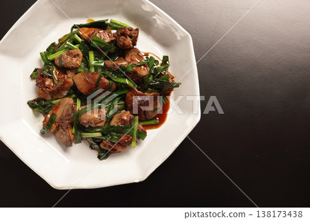 Stir-fried chives and liver (Liver and chives stir-fry) Chinese cuisine Plating 138173438