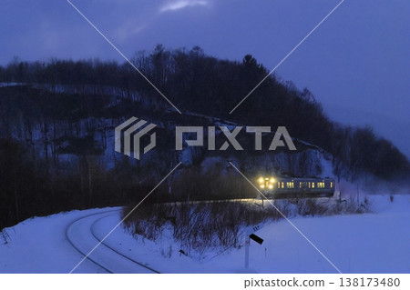 Snowstorm on the Sekihoku Main Line Snowstorm on the Sekihoku Main Line 138173480