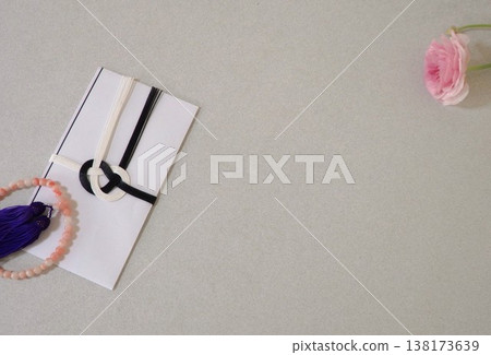 念珠和唁電信封：佛教追悼會圖片。 138173639