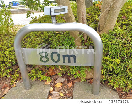 "80m" sign 138173978