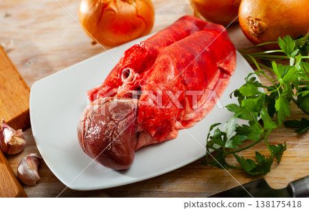Raw lamb lungs and heart Raw lamb lungs and heart 138175418