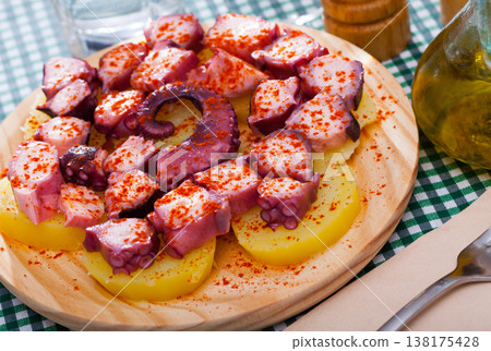 Pulpo a la gallega Pulpo a la gallega 138175428