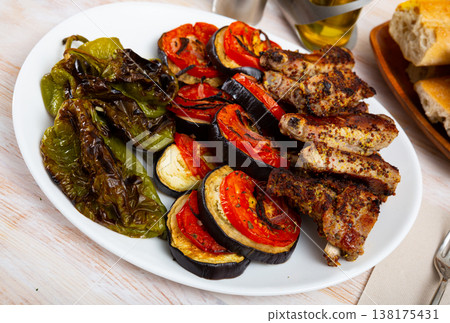 Mustard pork ribs with grilled vegetables 138175431