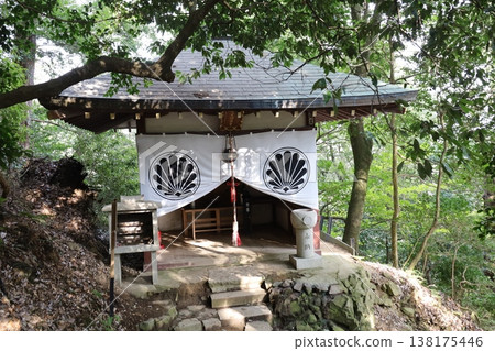 京都市左京區鞍馬寺的庭院景色。 京都市左京區鞍馬寺的庭院景色。 138175446