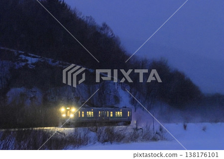 關北本線遭遇暴風雪 關北本線遭遇暴風雪 138176101