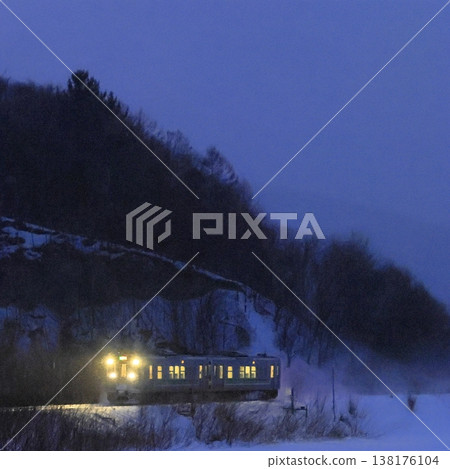 Snowstorm on the Sekihoku Main Line 138176104