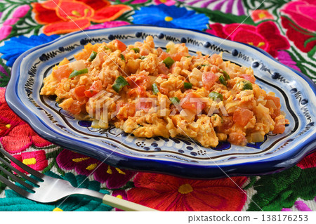 Huevos la mexicana，墨西哥美食 138176253