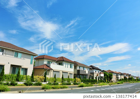 刷新的藍天和都市風景 138177414