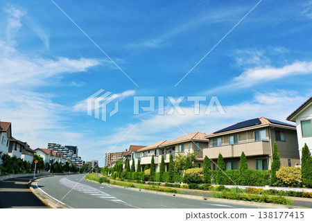 刷新的藍天和都市風景 138177415