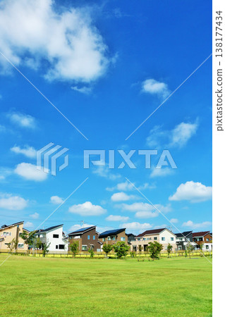 清新的藍天和公園在城市 138177434