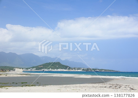 卑南溪出海口 太平洋 台東 台灣 卑南溪出海口 太平洋 台東 台灣 138177826