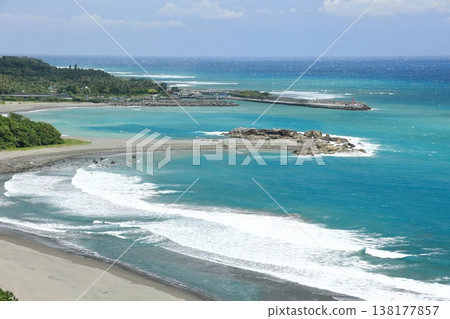 金樽遊憩區 陸連島 太平洋 台東 東河 台灣 金樽遊憩區 陸連島 太平洋 台東 東河 台灣 138177857