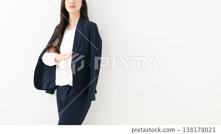 很酷的商界女強人 138178021