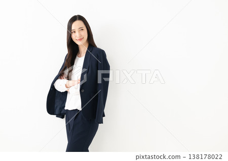 Cool business woman 138178022