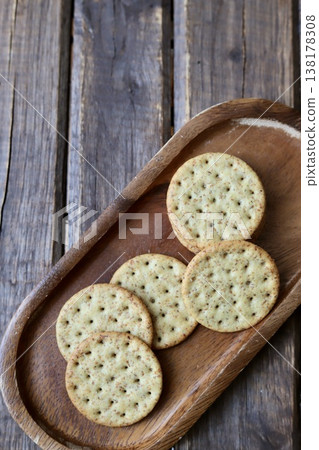 用營養豐富的麥胚製成的餅乾 138178308