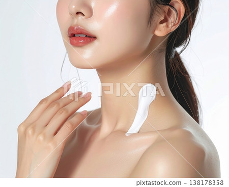 日本女性使用乳霜來護理皮膚：美容、防曬、護膚 138178358