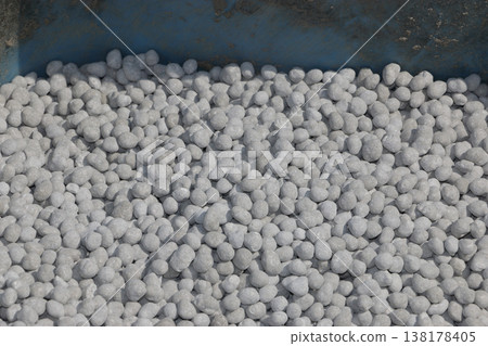 給西瓜田施基肥 138178405