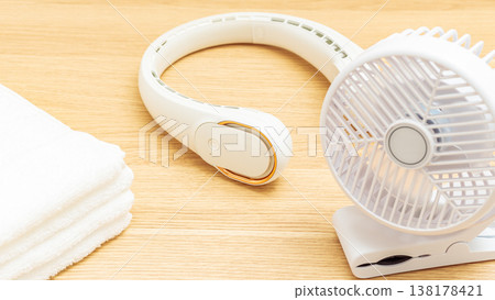 便攜式風扇和毛巾 138178421